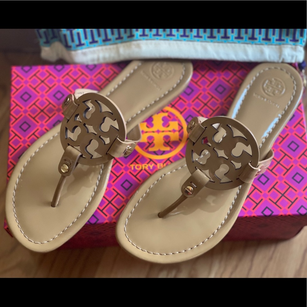 💯 Authentic Tory Burch Patent Leather Miller-Sand